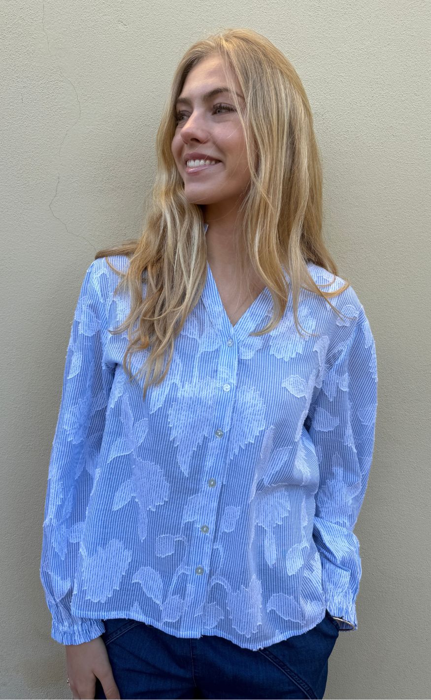 Continue Bluse - Iris Emb - Blue Stripe - Image 2