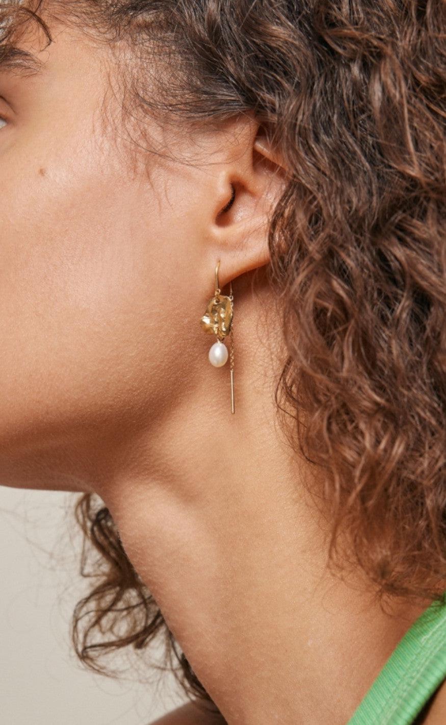ENAMEL Copenhagen Øreringe - Kai Pearl - Pearls - Image 3