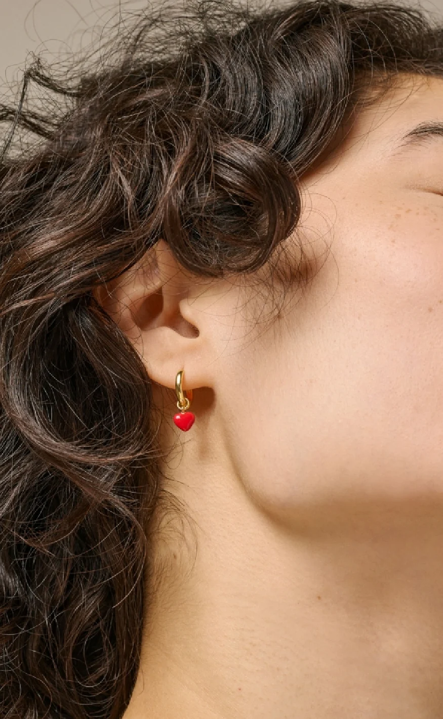 ENAMEL Copenhagen Øreringe - Amore Hoops - Red - Image 2