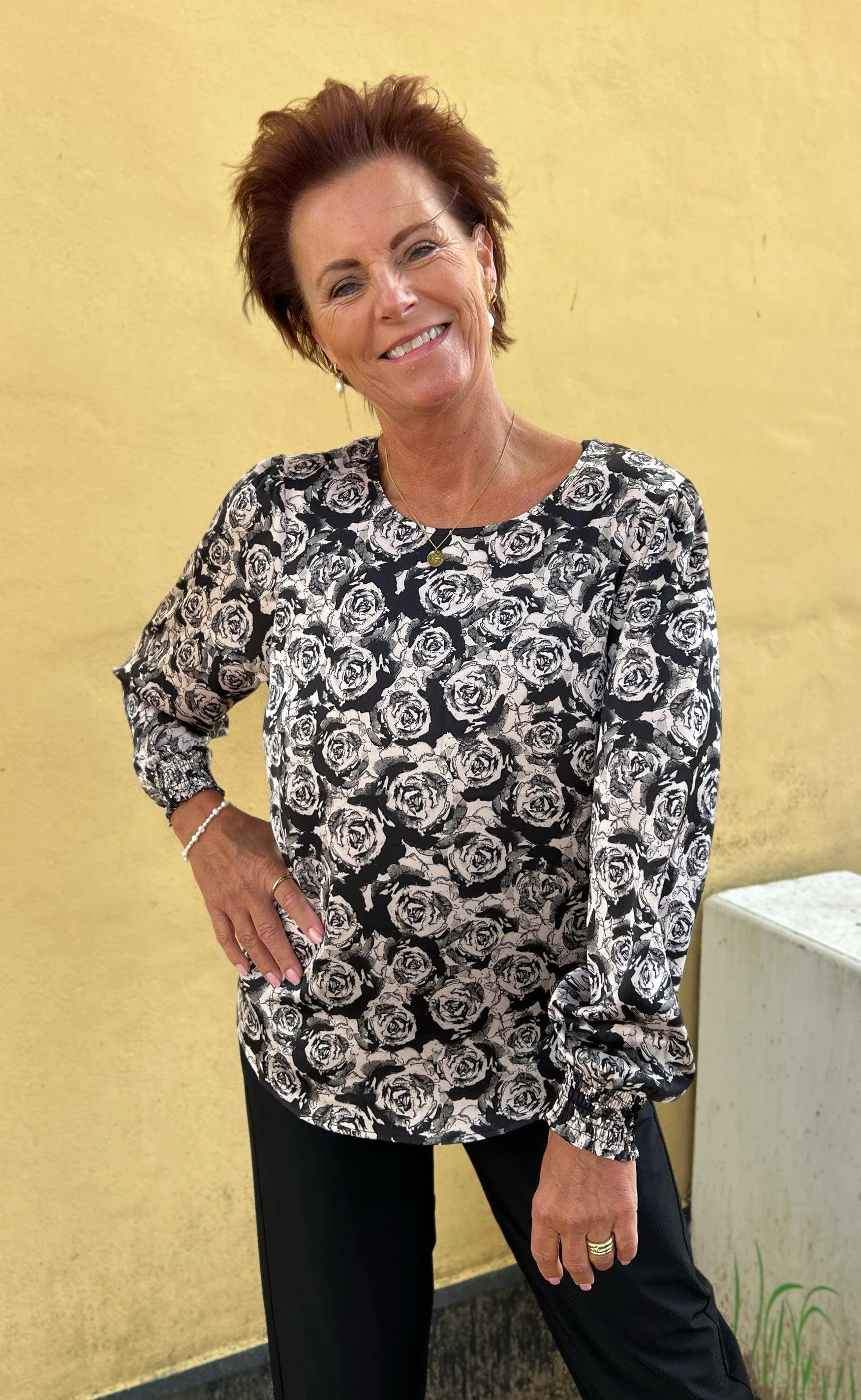 Say INA Copenhagen Bluse - Chili - Black Roses - Image 2