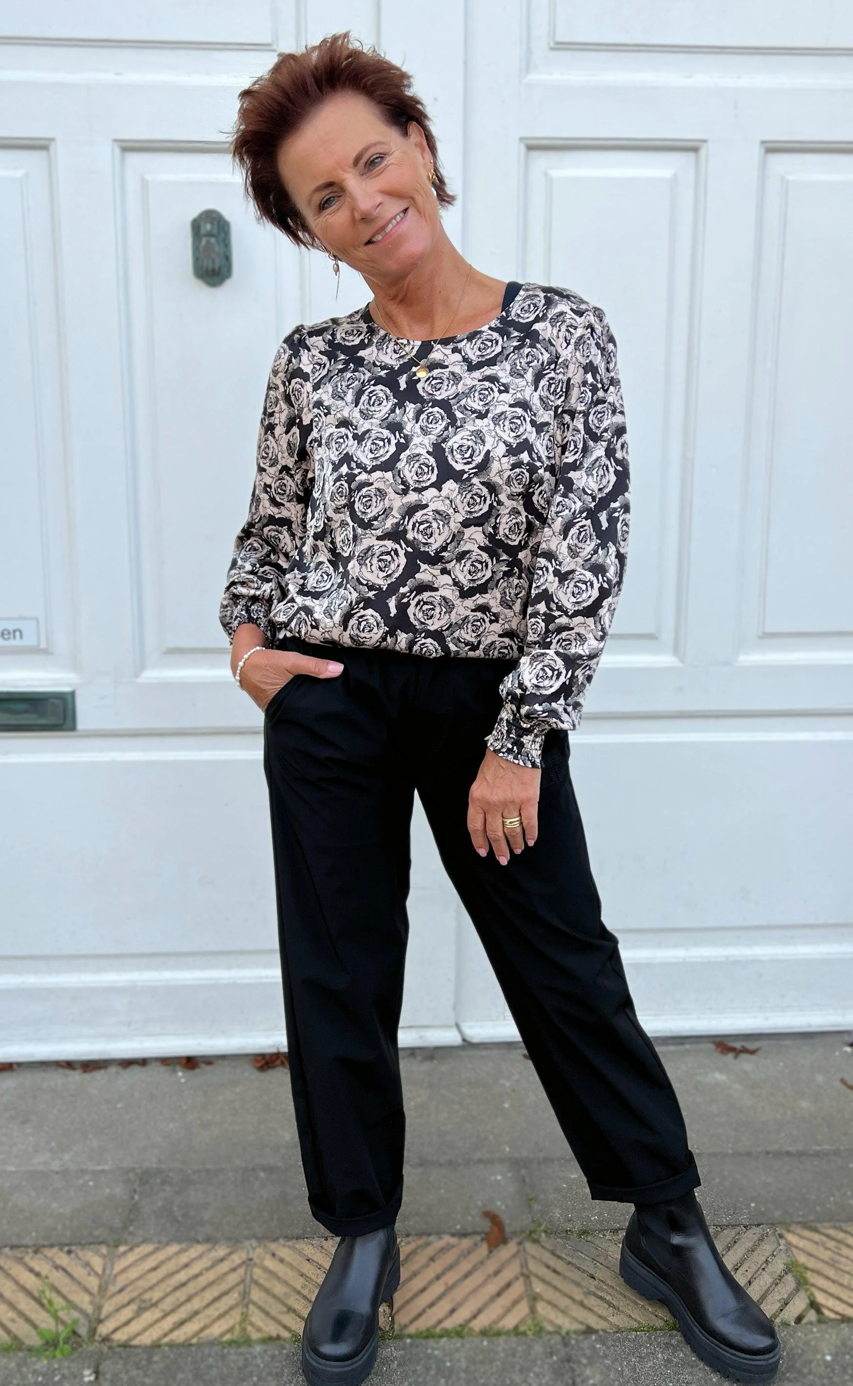 Say INA Copenhagen Bluse - Chili - Black Roses - Image 4