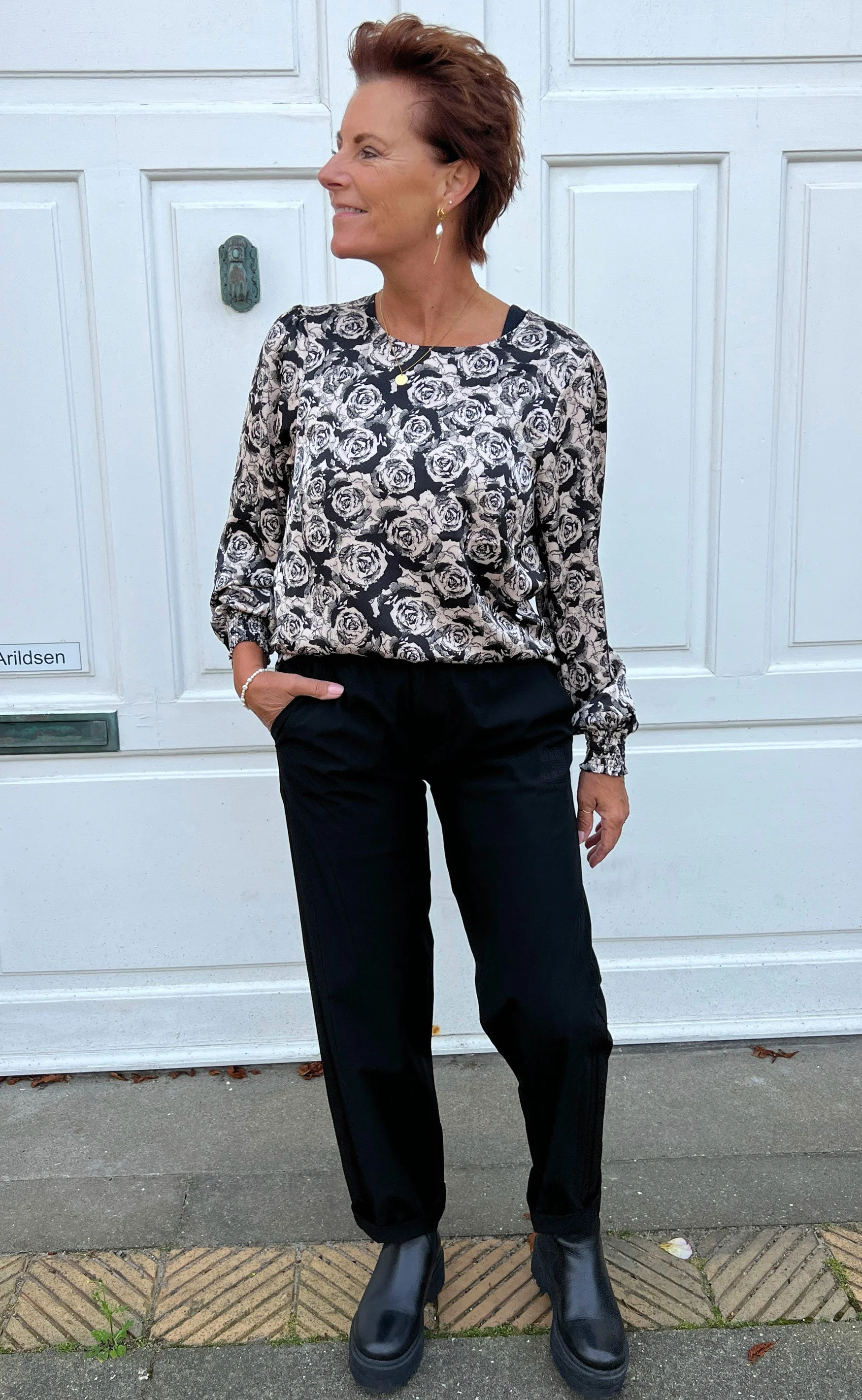 Say INA Copenhagen Bluse - Chili - Black Roses - Image 7