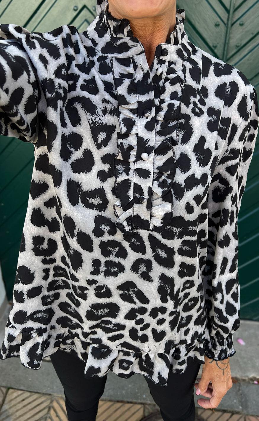 Say INA Copenhagen Bluse - Pia - Grey Leopard - Image 3