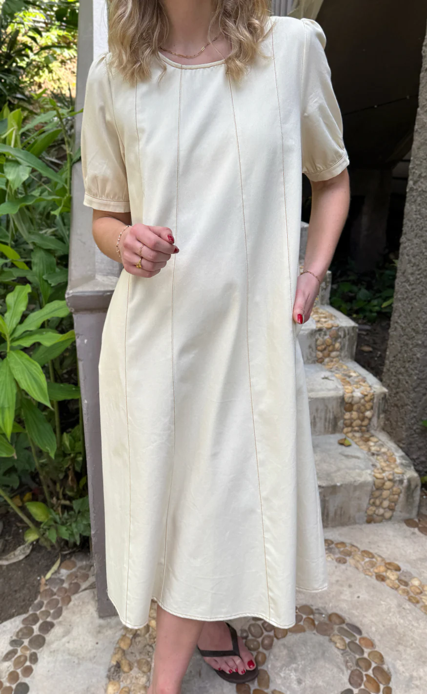 Say INA Copenhagen Kjole - Daniella Denim - Creme W. Brown Stitches - Image 2