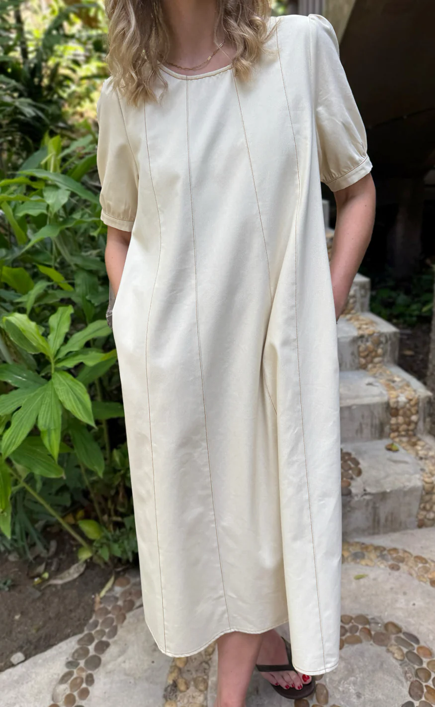 Say INA Copenhagen Kjole - Daniella Denim - Creme W. Brown Stitches - Image 5