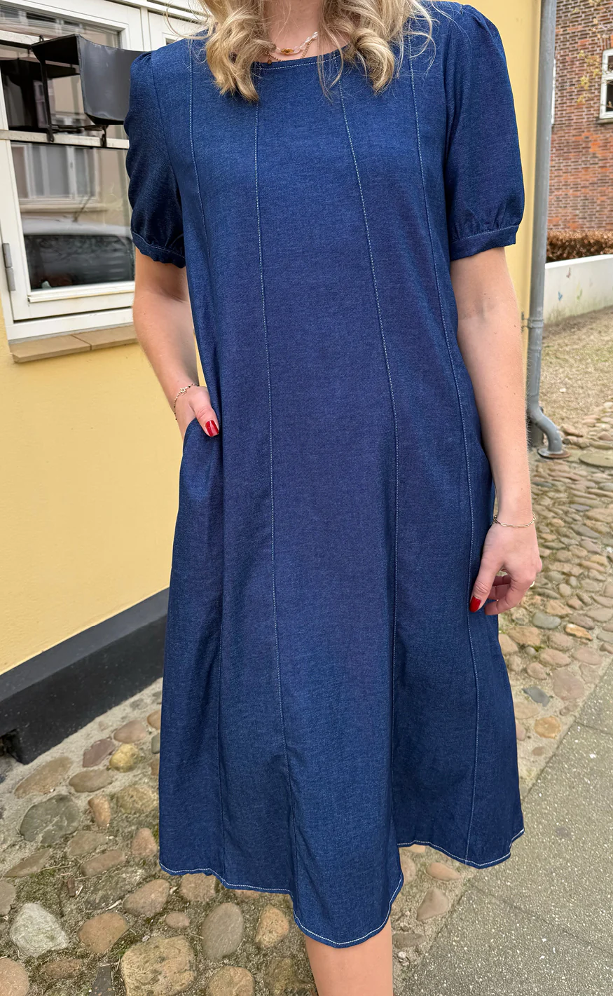 Say INA Copenhagen Kjole - Daniella Denim - Denim Blue W. White Stitches - Image 5