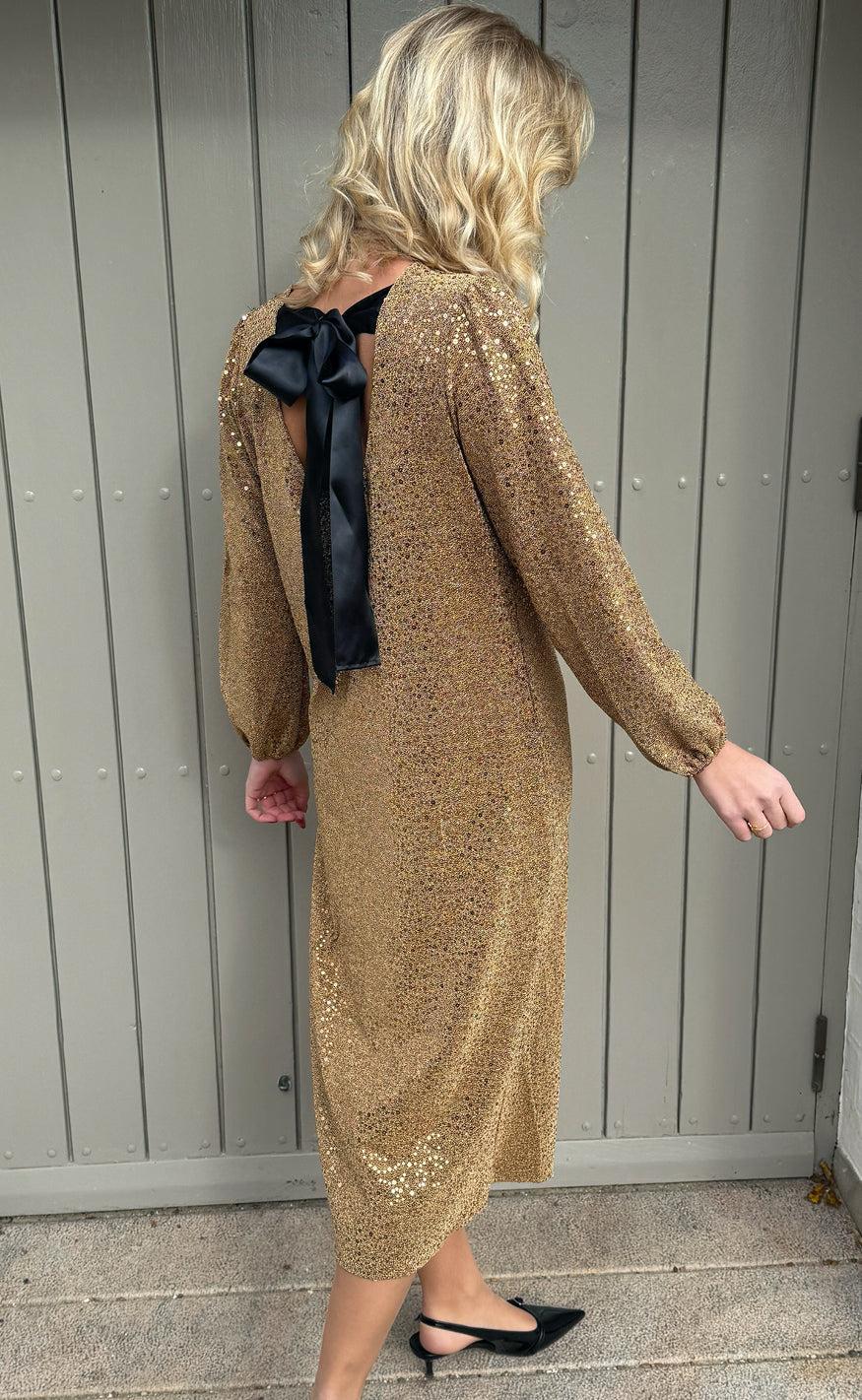 Say INA Copenhagen Kjole - Fia Long - Golden - Image 7