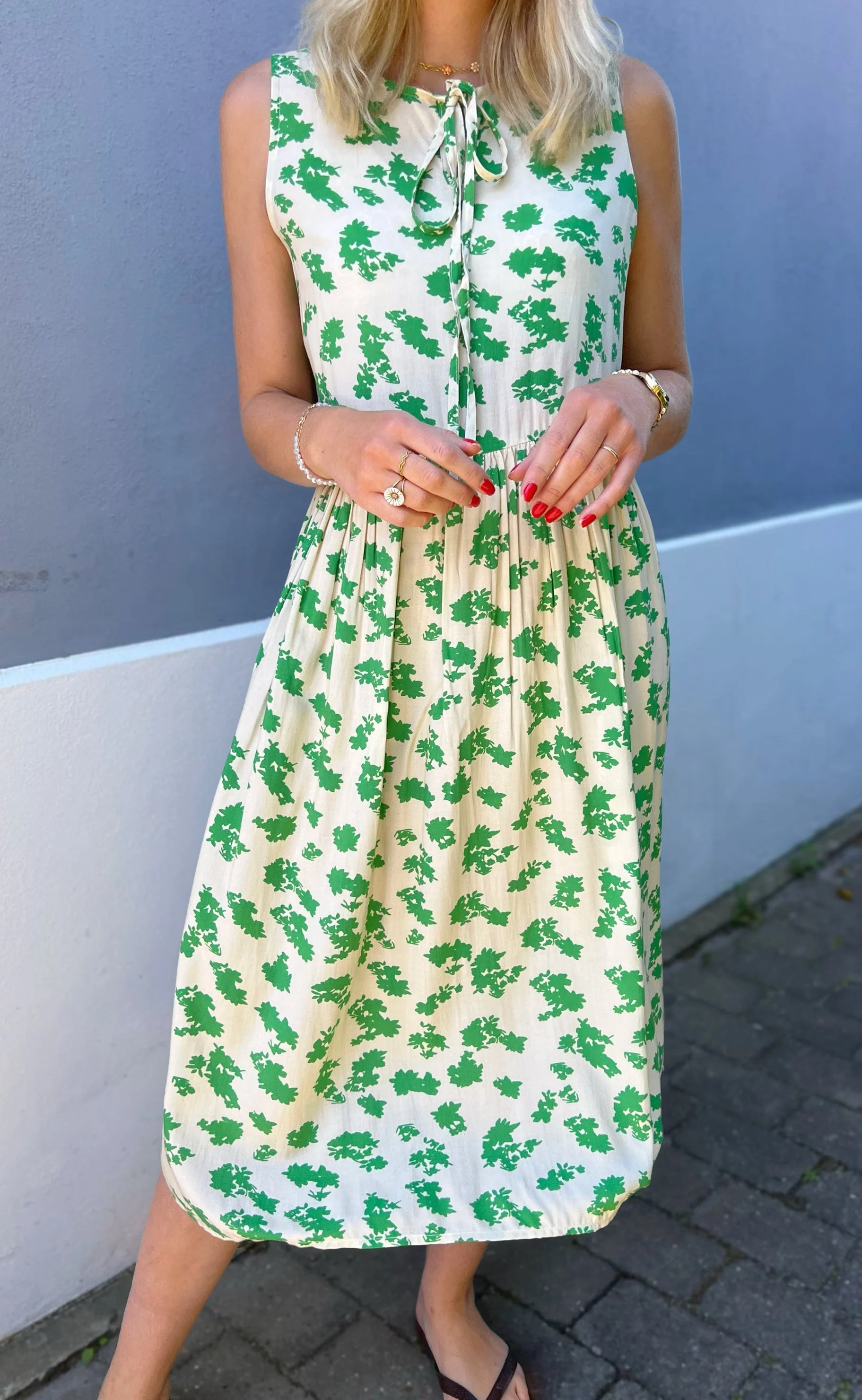 Say INA Copenhagen Kjole - Heidi - White/Green Flowers - Image 3