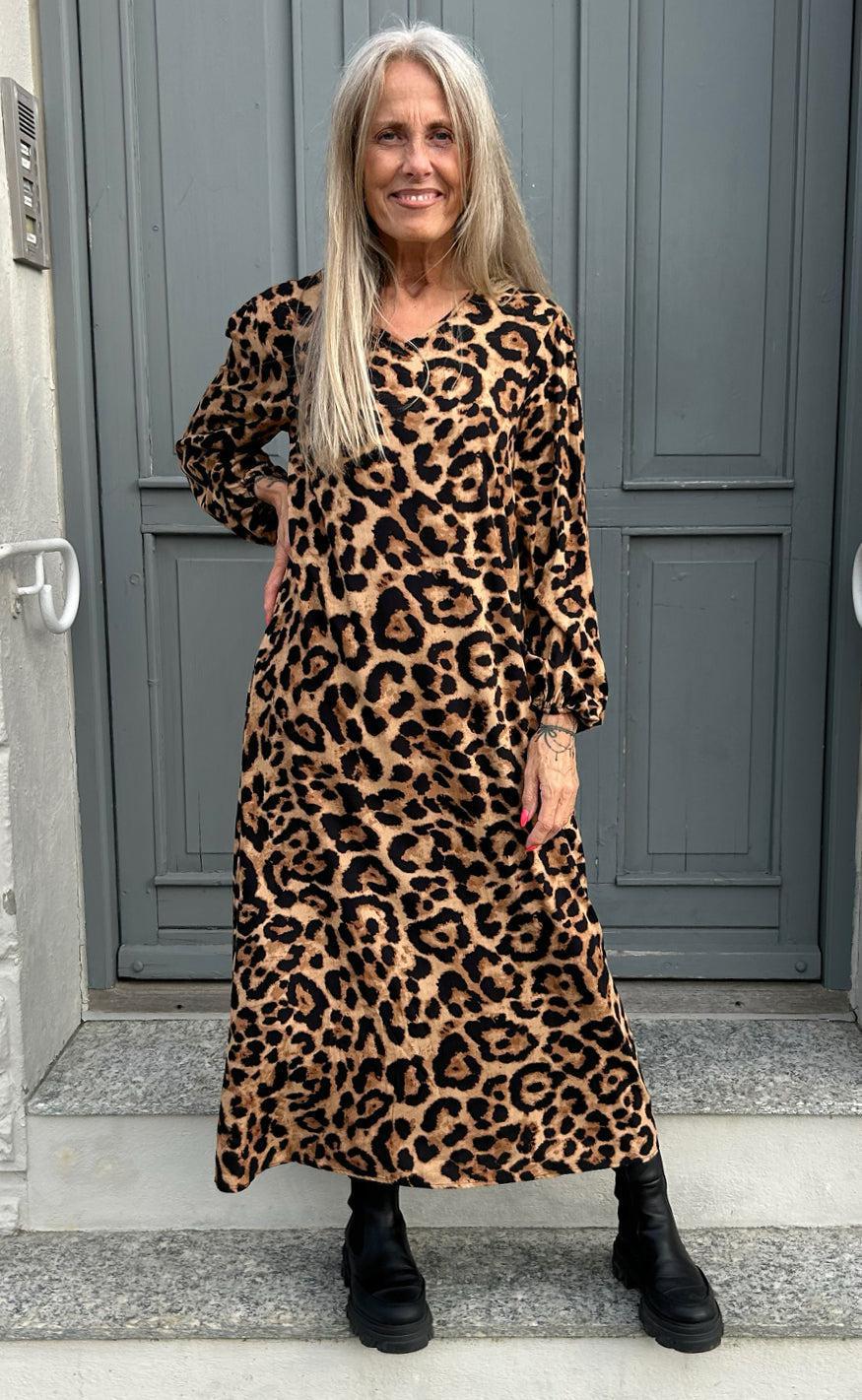 Say INA Copenhagen Kjole - Lia Poplin - Leopard - Image 5