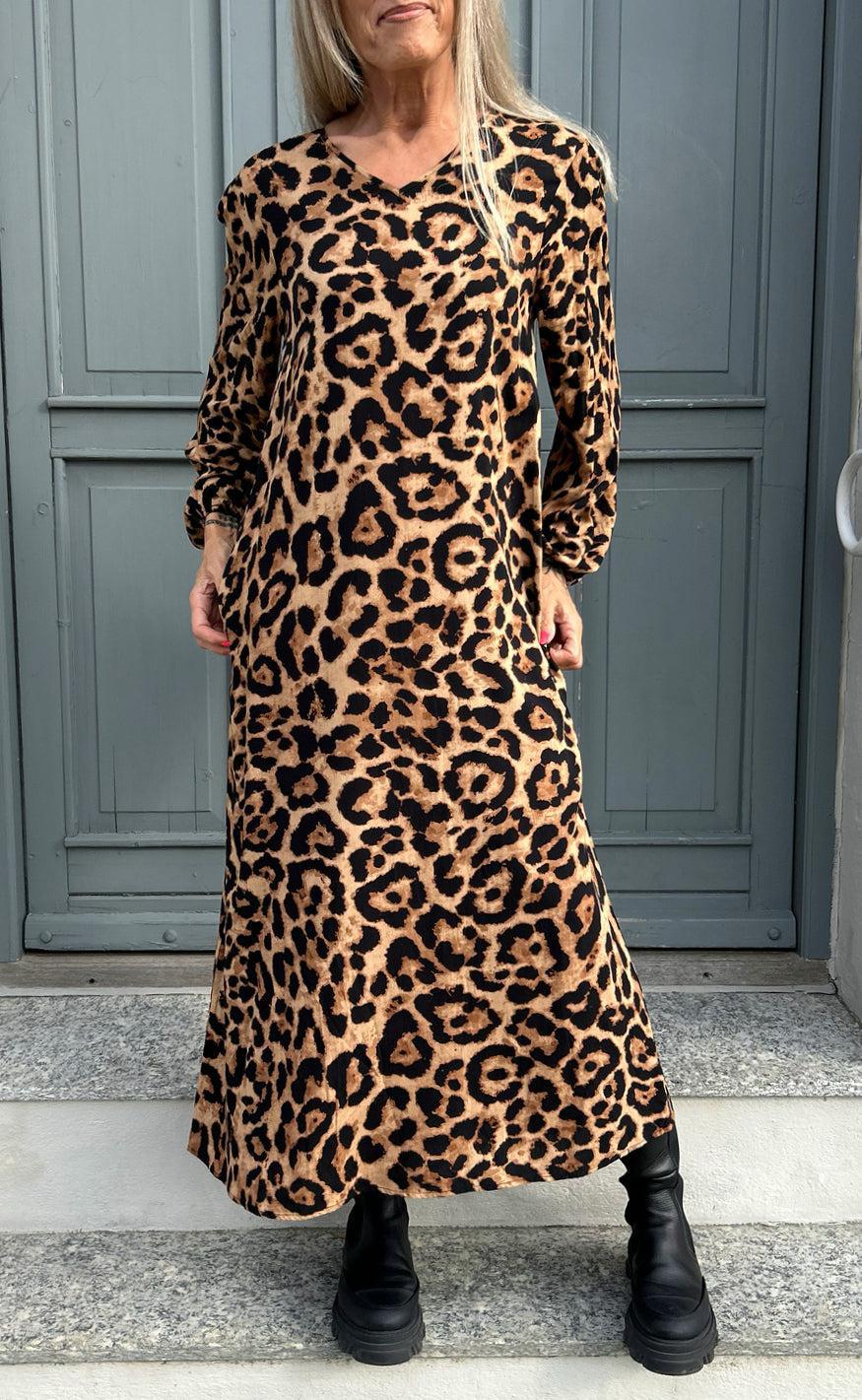 Say INA Copenhagen Kjole - Lia Poplin - Leopard - Image 6