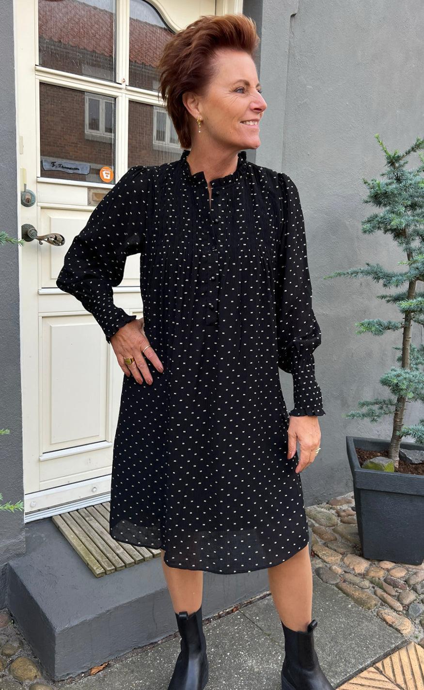 Say INA Copenhagen Kjole - Natalia - Black W. Dots - Image 4
