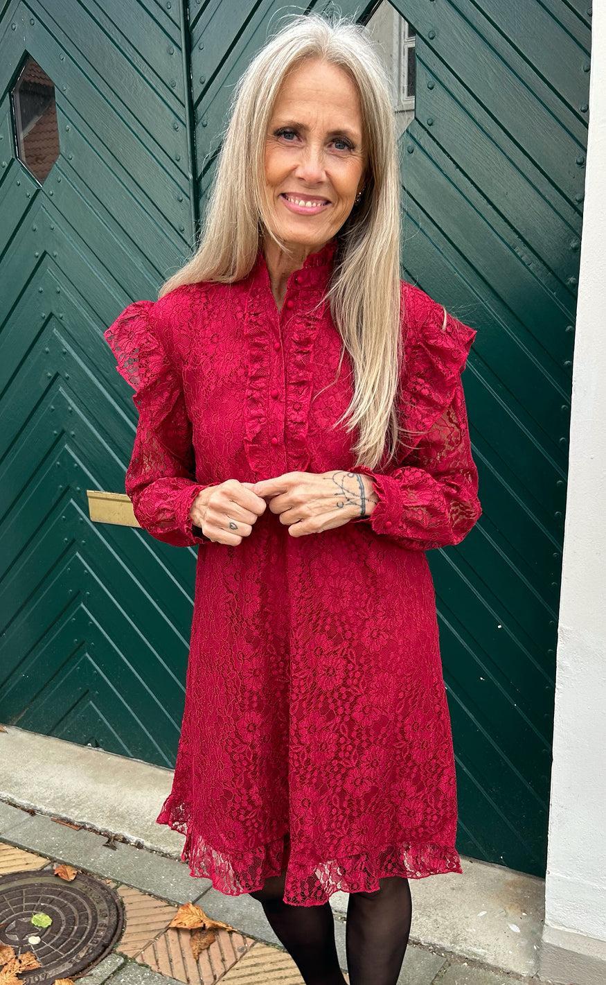 Say INA Copenhagen Kjole - Pia Lace - Bordeaux - Image 2