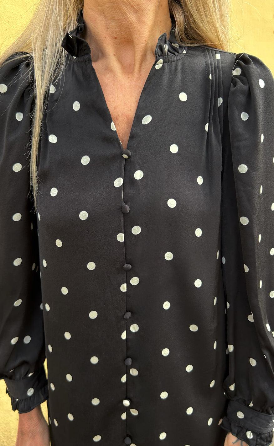 Say INA Copenhagen Kjole - Tiki - Black W. White Dots - Image 3