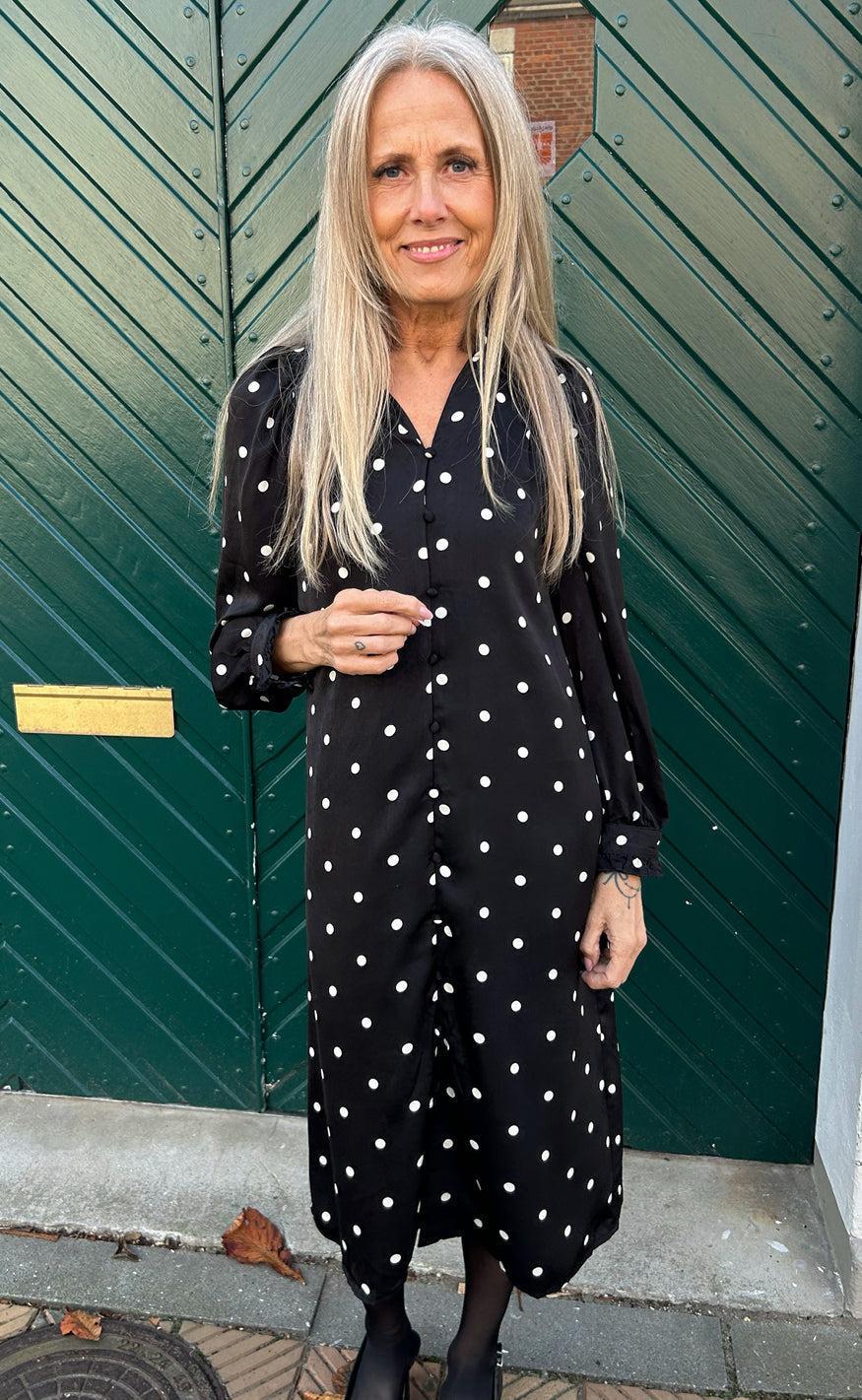 Say INA Copenhagen Kjole - Tiki - Black W. White Dots - Image 4
