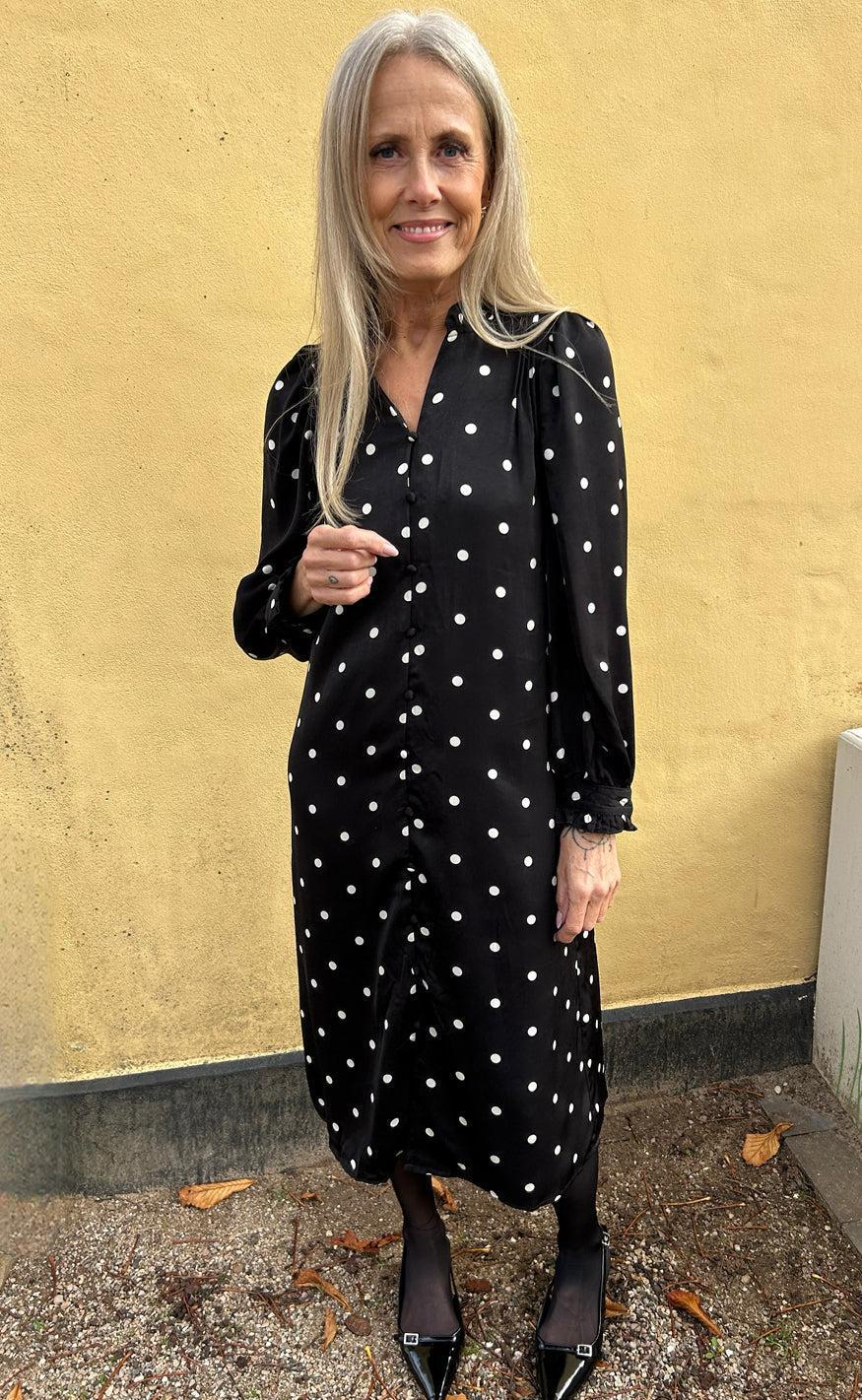 Say INA Copenhagen Kjole - Tiki - Black W. White Dots - Image 7