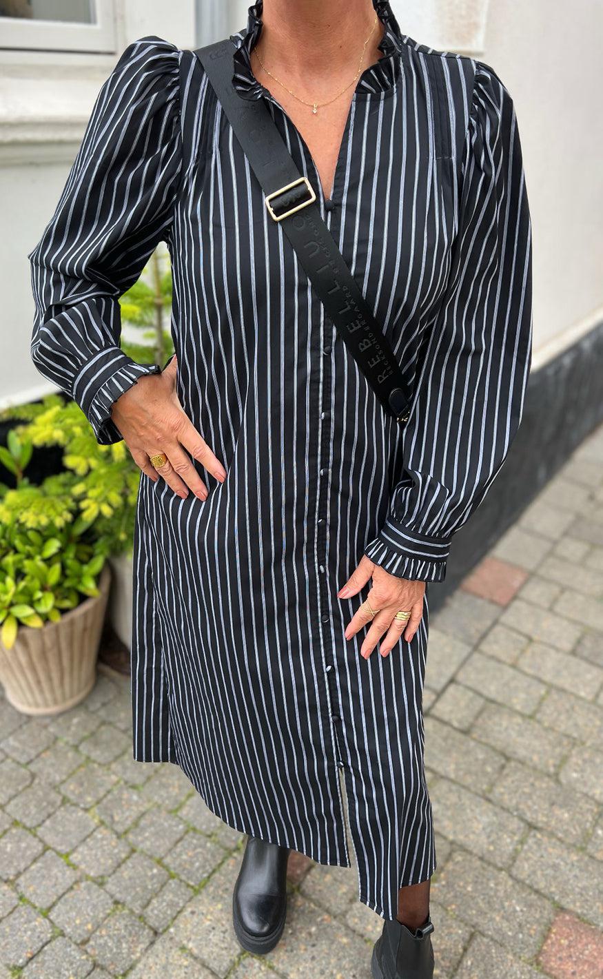 Say INA Copenhagen Kjole - Tiki - Black W. White Stripes - Image 9