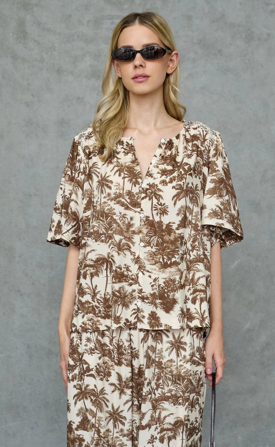Love & Divine Bluse - Love1579 - Brown Palm - Image 2