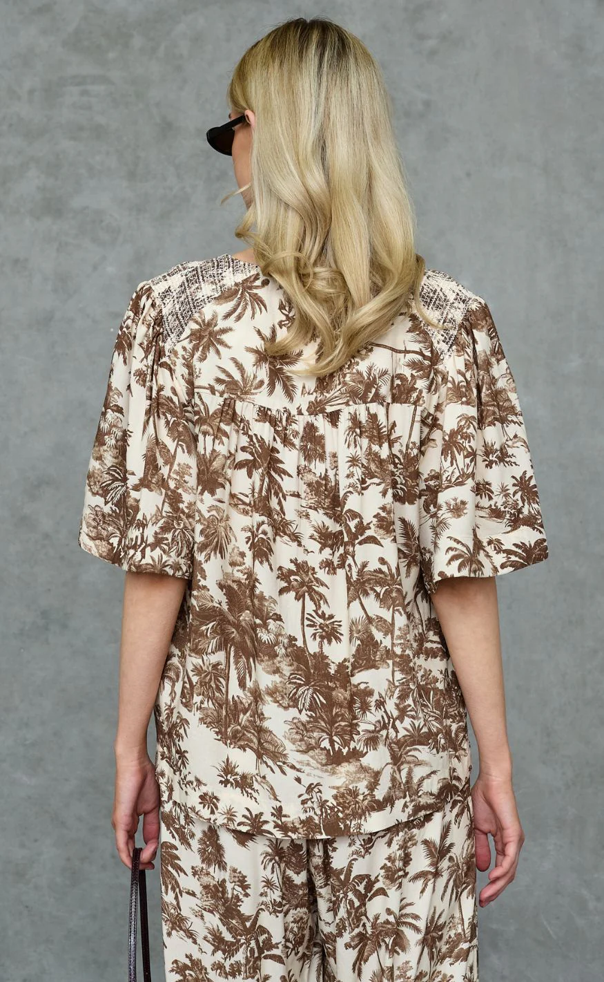 Love & Divine Bluse - Love1579 - Brown Palm - Image 3