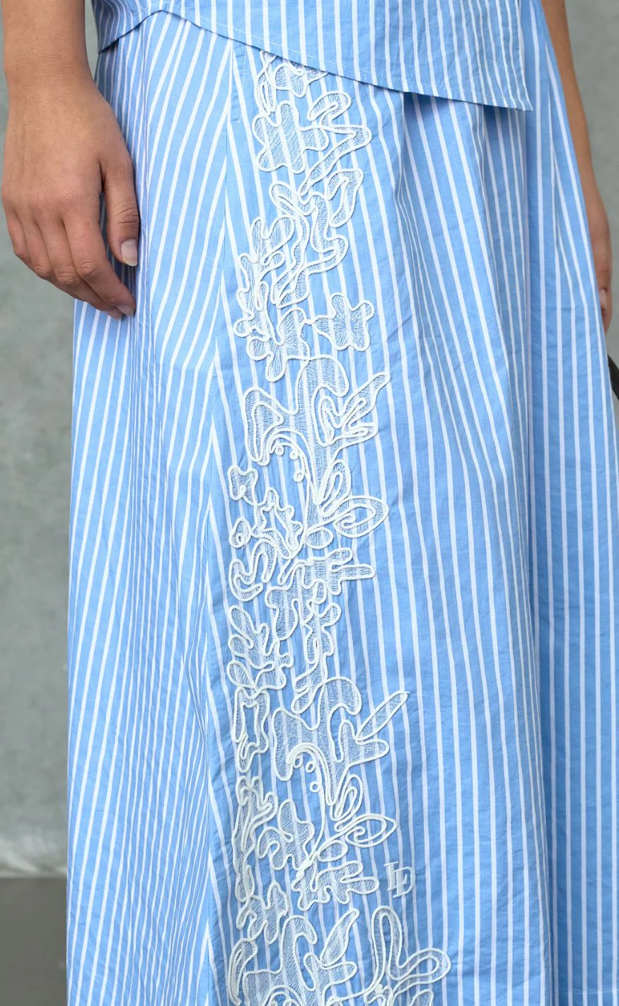 Love & Divine Nederdel - Love1538-1 - Blue Stripes - Image 5