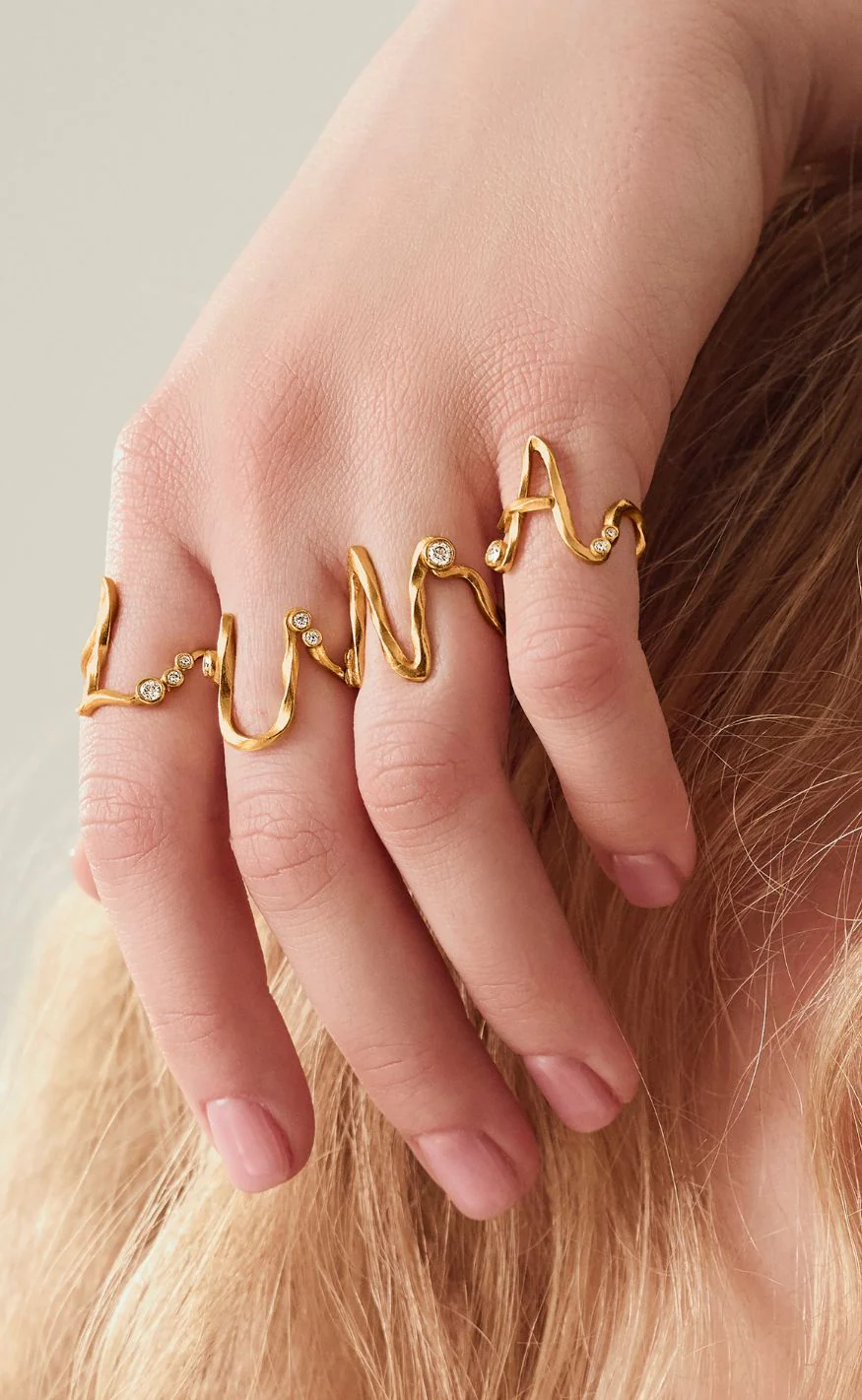 Maanesten Ring - A Alphabet - Gold Colour - Image 2