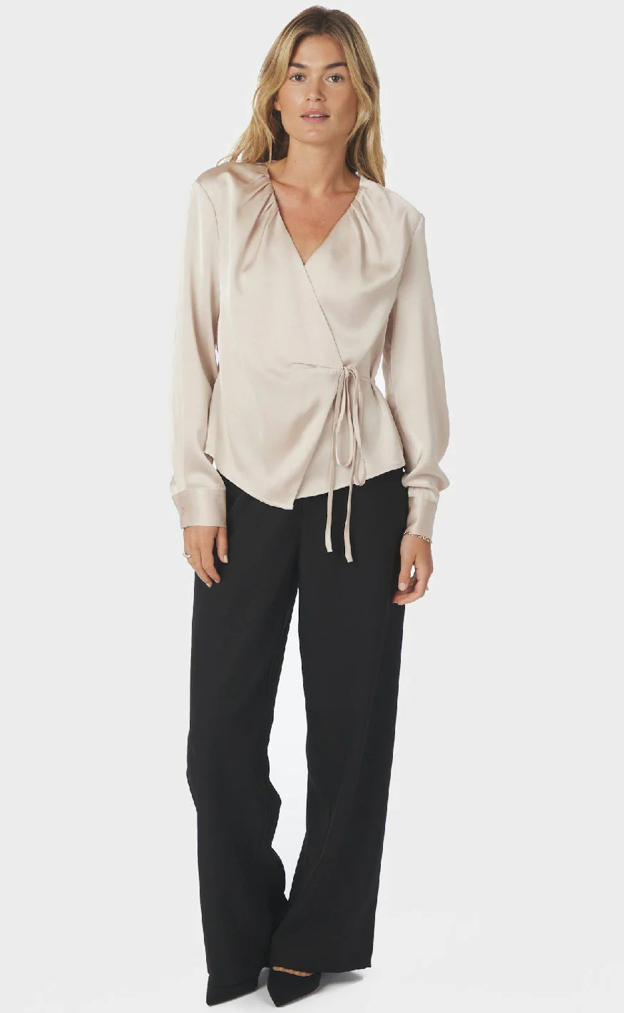 Neo Noir Bluse - Caprina Heavy Sateen - Champagne - Image 4