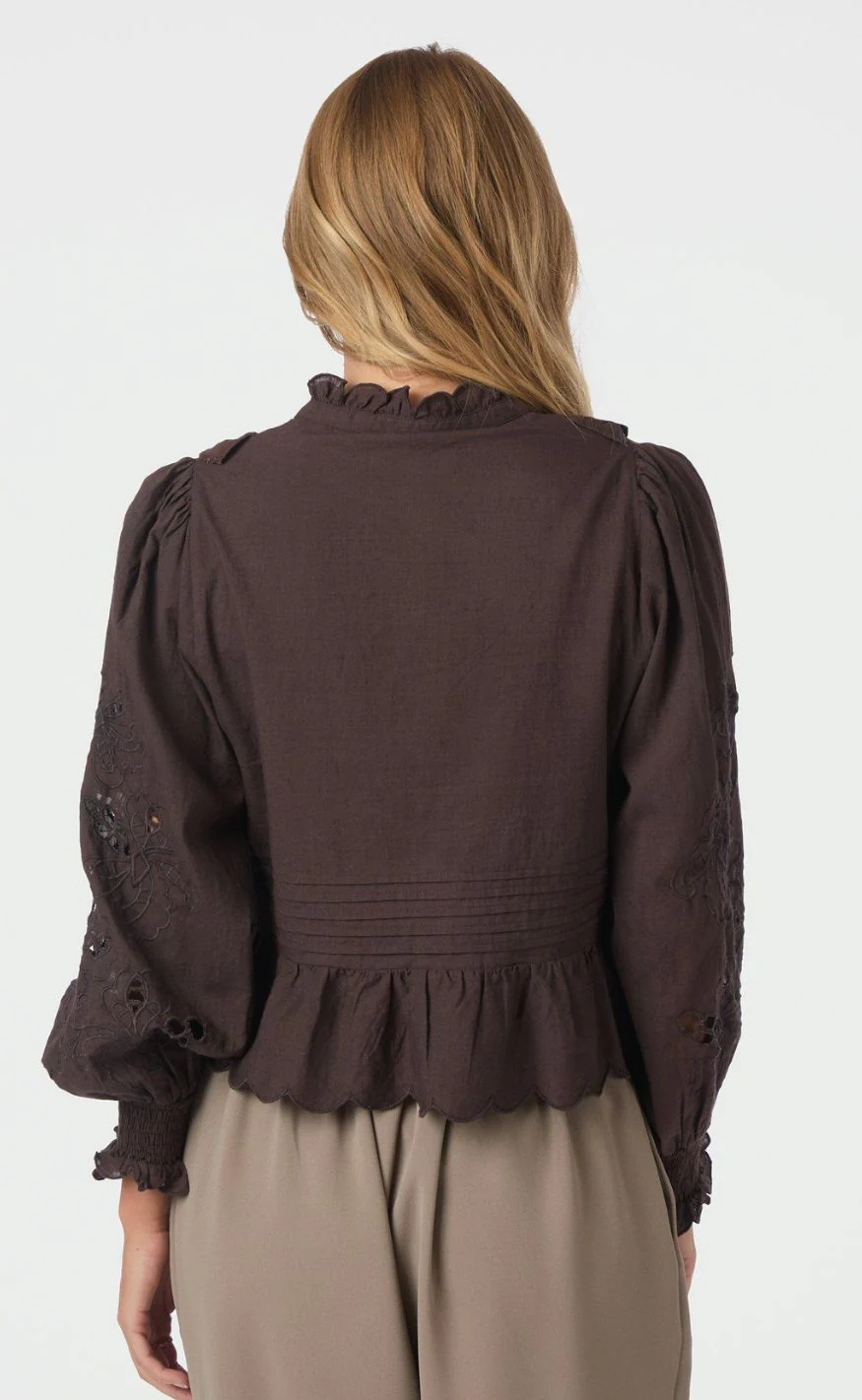 Neo Noir Bluse - Petrine Embroidery - Dark Brown - Image 4