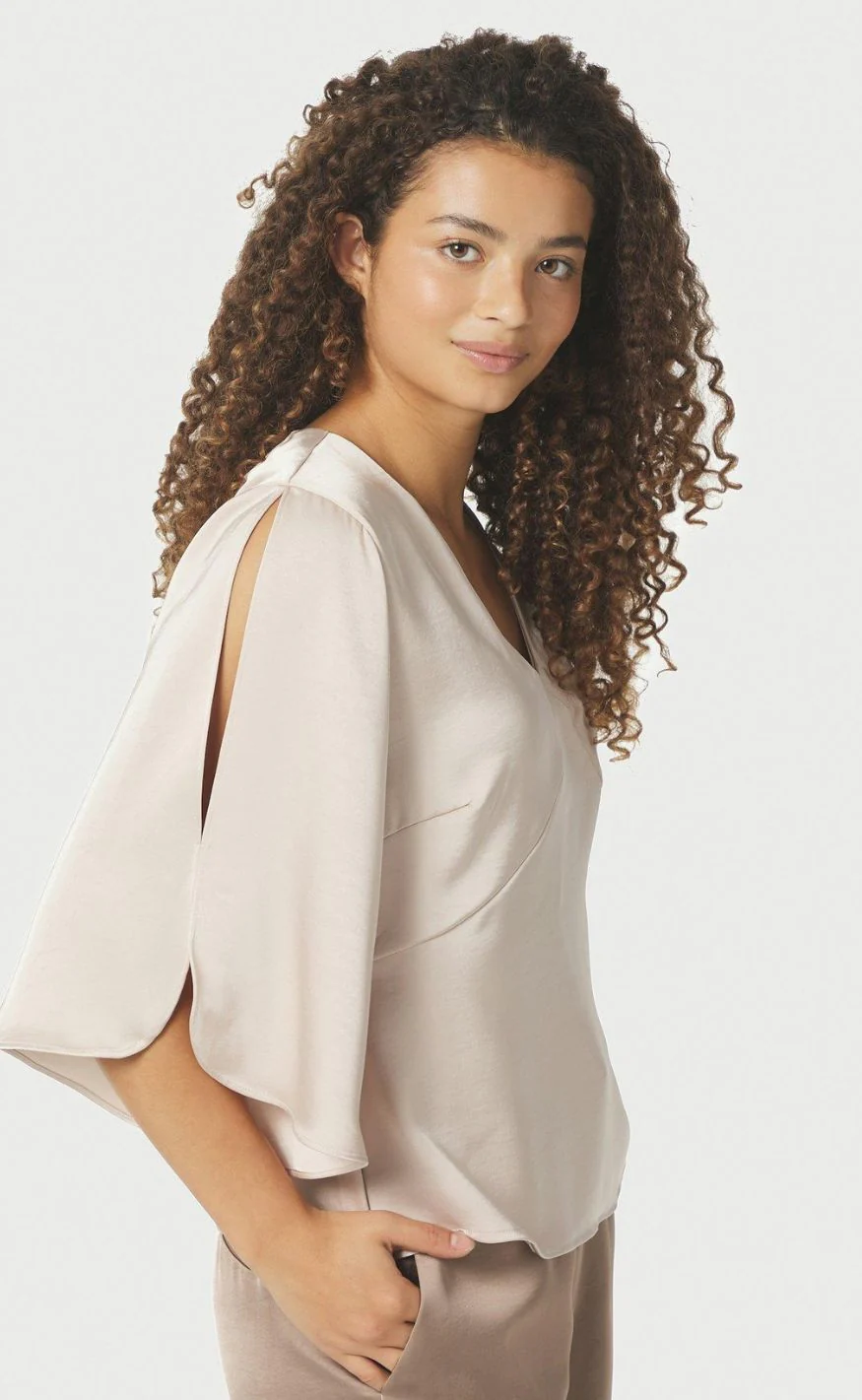 Neo Noir Bluse - Remana Heavy Sateen - Champagne - Image 4