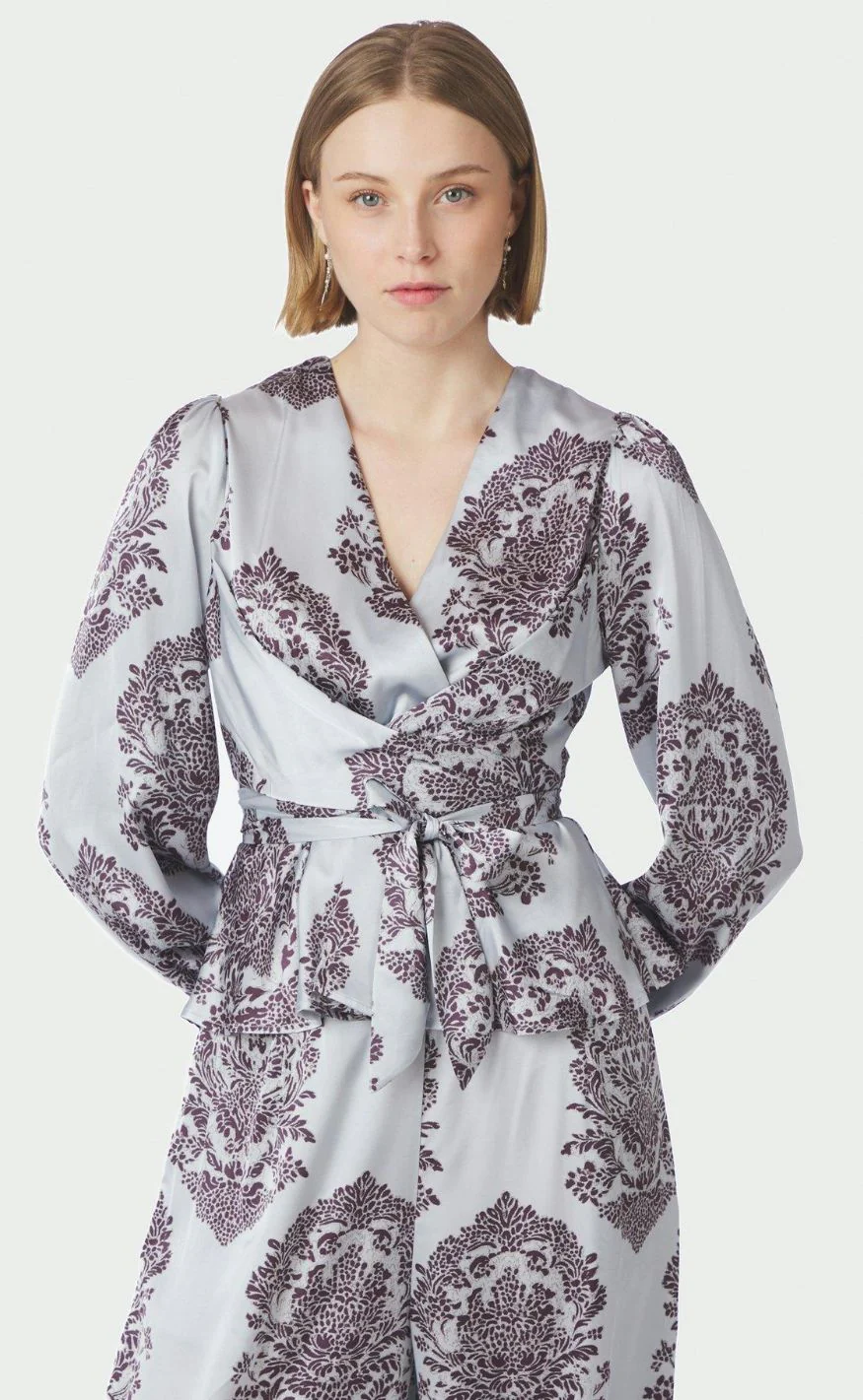Neo Noir Bluse - Rista Deco Drop - Light Blue - Image 2