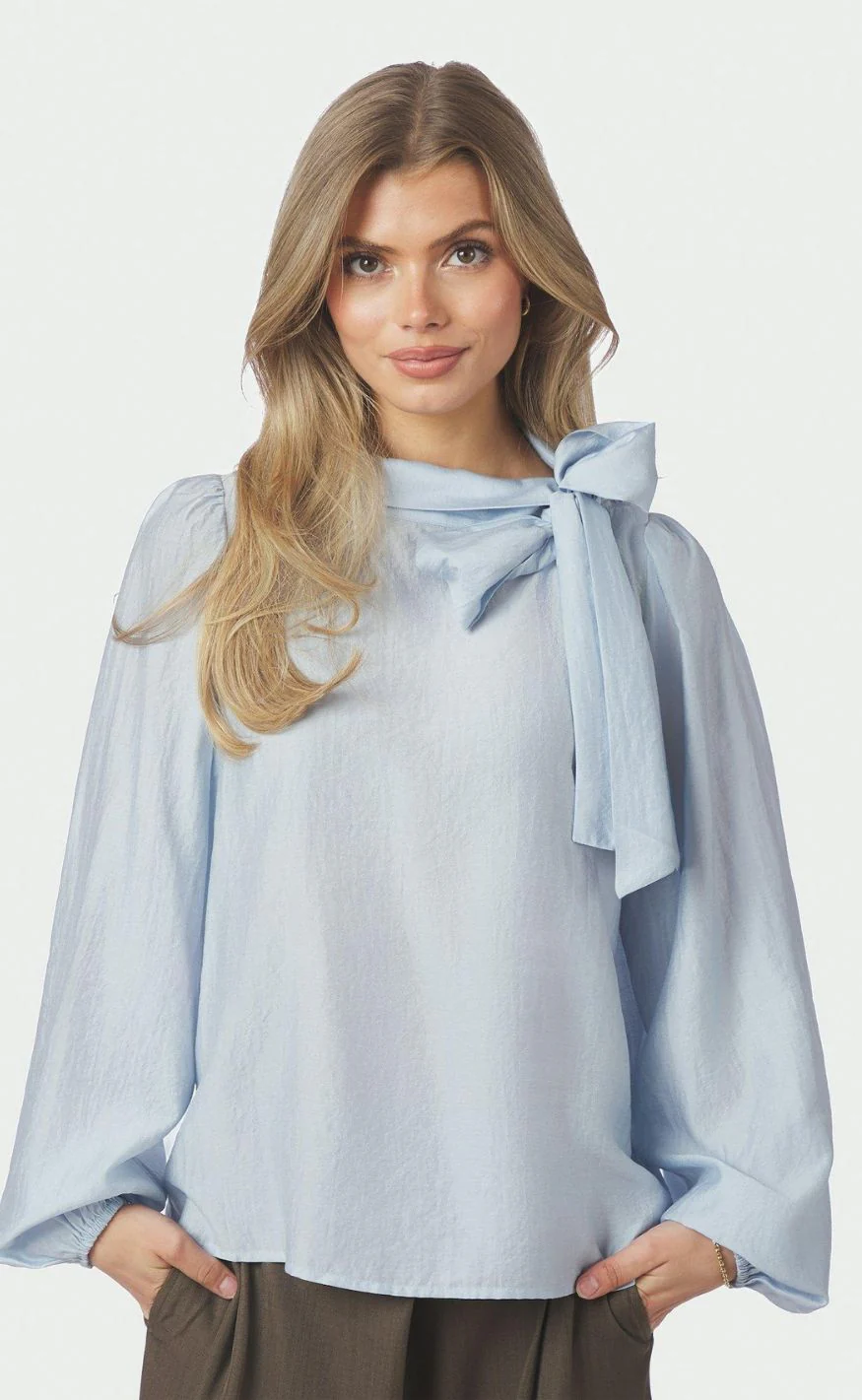 Neo Noir Bluse - Selene Crisp - Light Blue - Image 2