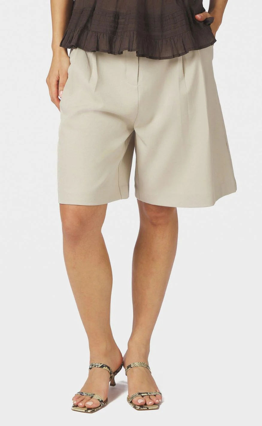 Neo Noir Shorts - Nika Structure - Creme - Image 2