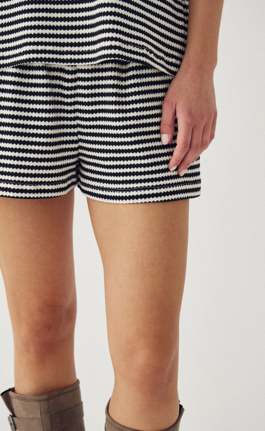 Noella Shorts - Mariella MW - Danni Black Stripe - Image 3