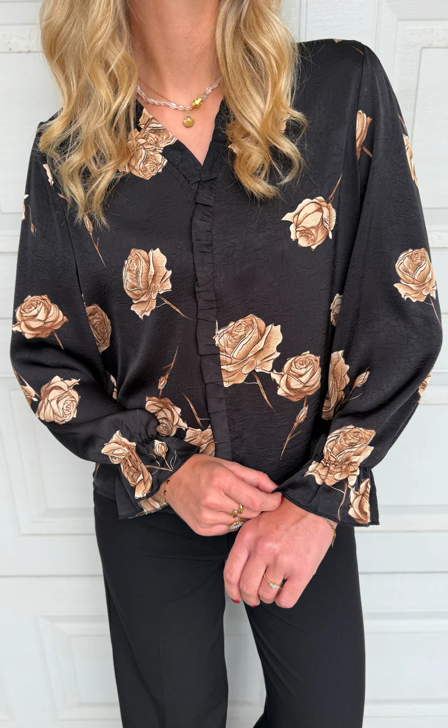 Say INA Copenhagen Bluse - Catja - Black W. Roses - Image 3