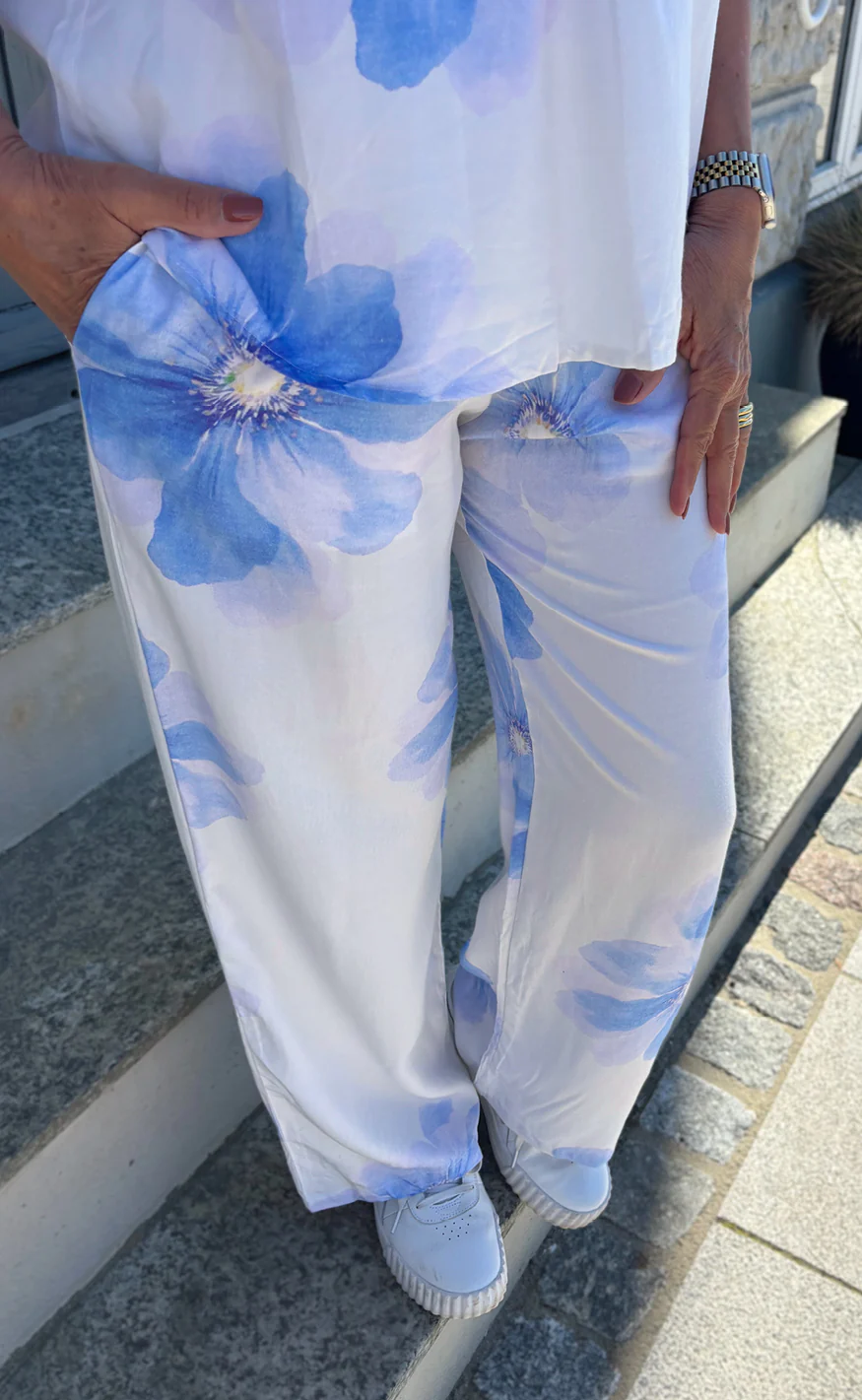 Say INA Copenhagen Bukser - Katie Summer - Blue Flower - Image 3