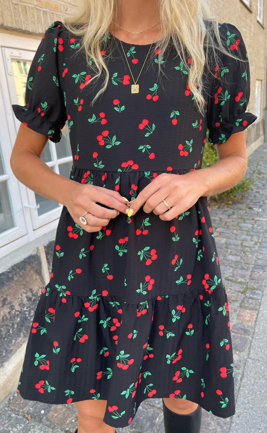 Say INA Copenhagen Kjole - Alma - Black W. Cherries - Image 11