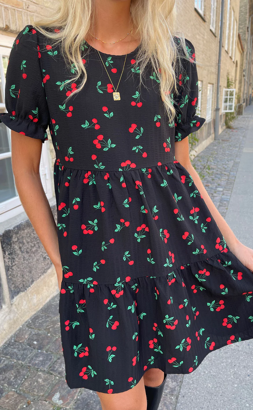 Say INA Copenhagen Kjole - Alma - Black W. Cherries - Image 9