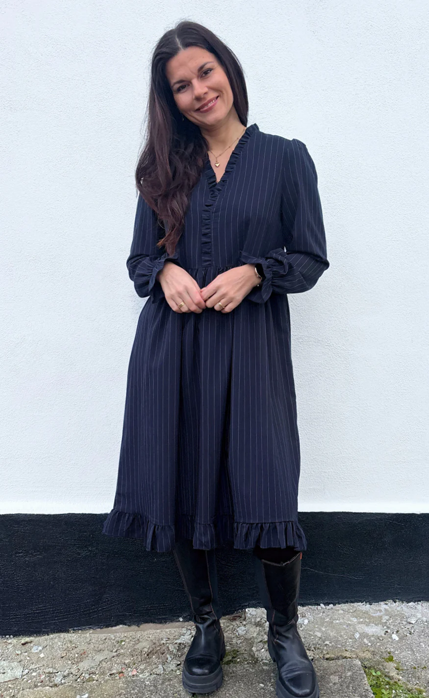 Say INA Copenhagen Kjole - Catja - Navy Blue Pinstripe - Image 3