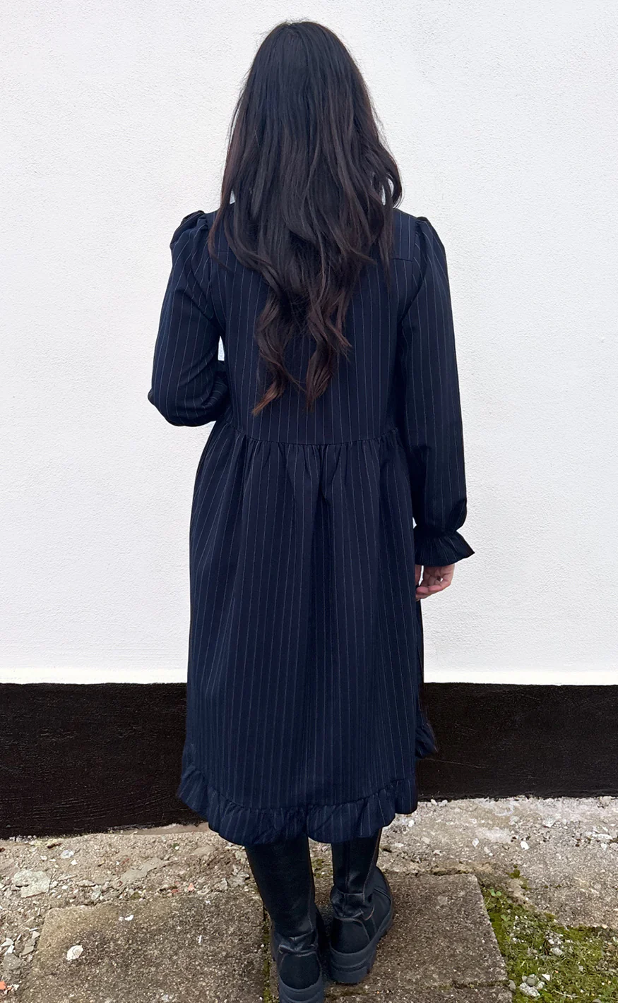 Say INA Copenhagen Kjole - Catja - Navy Blue Pinstripe - Image 4