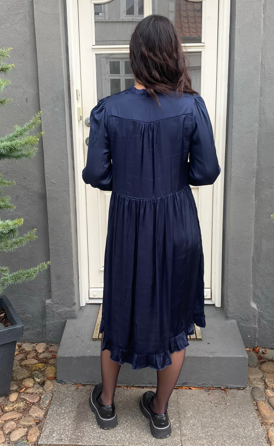 Say INA Copenhagen Kjole - Catja - Navy Blue Satin - Image 6