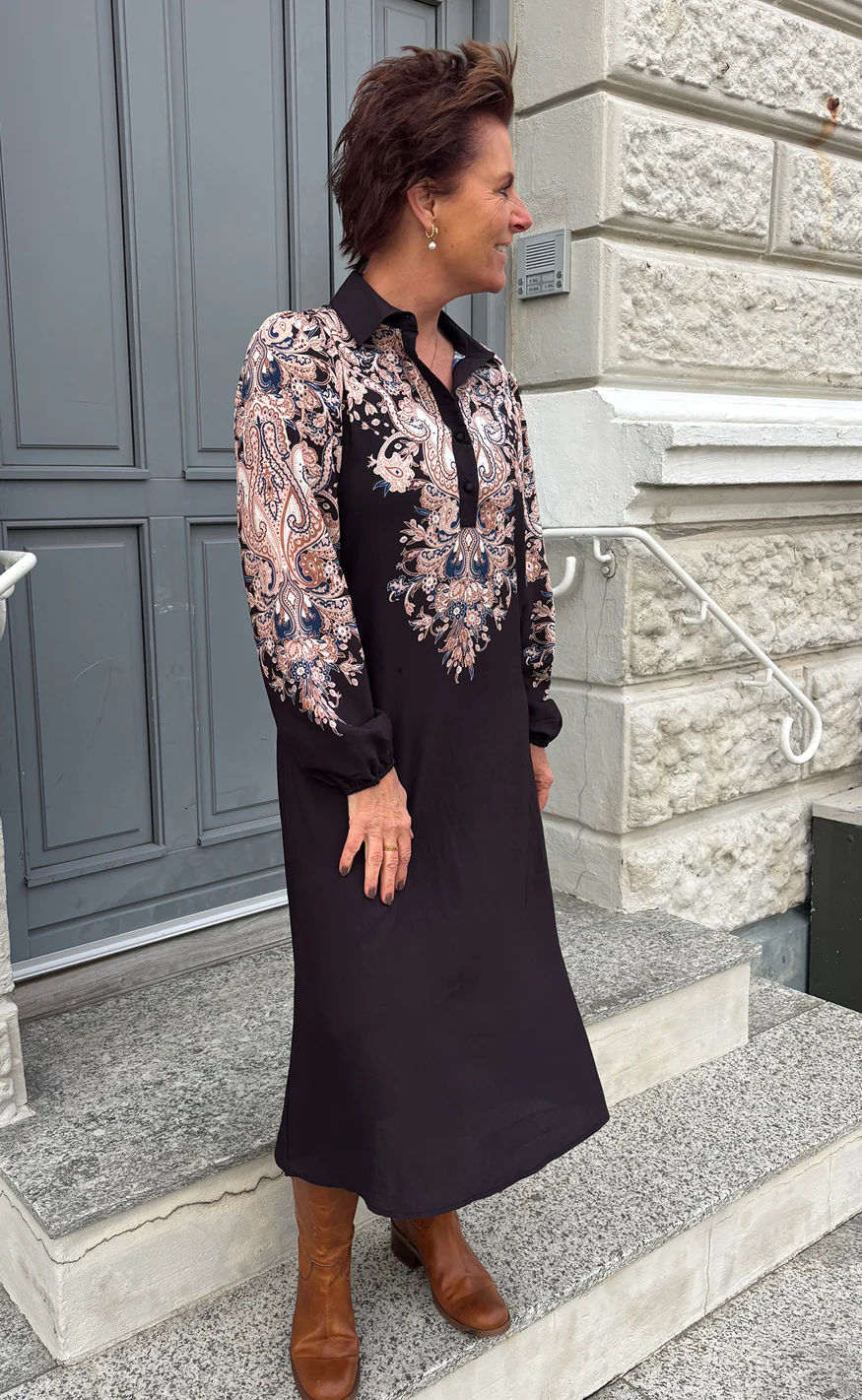 Say INA Copenhagen Kjole - Celeste LS - Black W. Paisley - Image 2