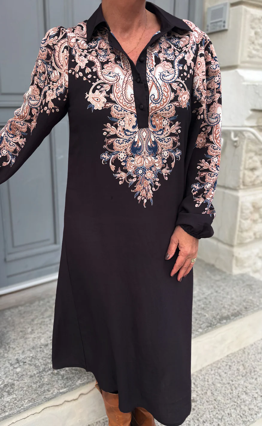 Say INA Copenhagen Kjole - Celeste LS - Black W. Paisley - Image 3