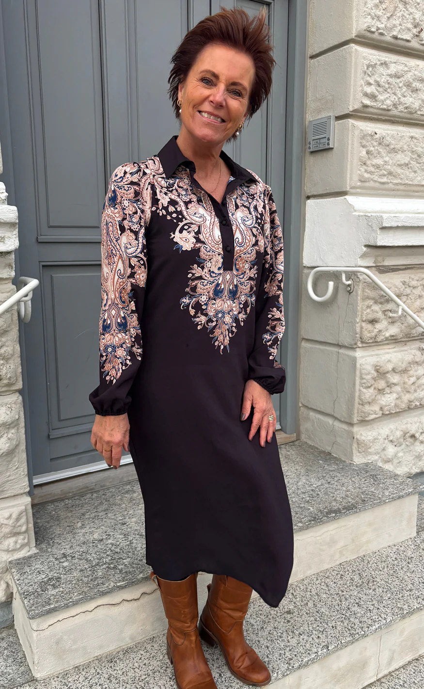 Say INA Copenhagen Kjole - Celeste LS - Black W. Paisley - Image 4