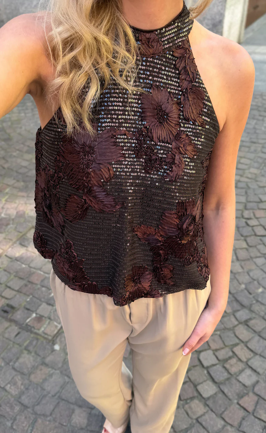 Say INA Copenhagen Top - Ava - Dark Brown Sequin W. Flowers - Image 2