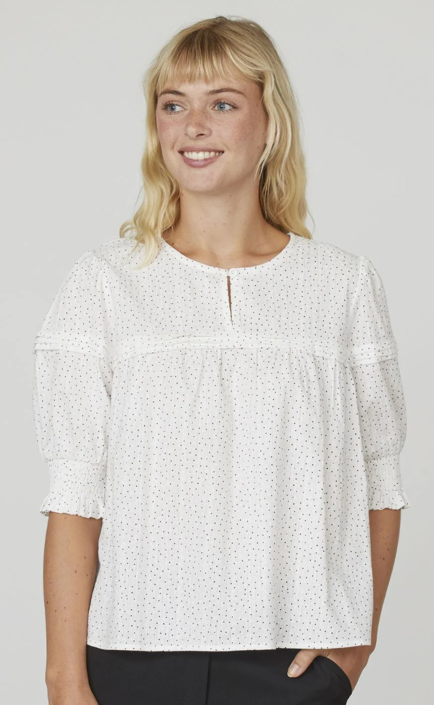 Sisters Point Top - EMRA-SS - Off White/Black - Image 2