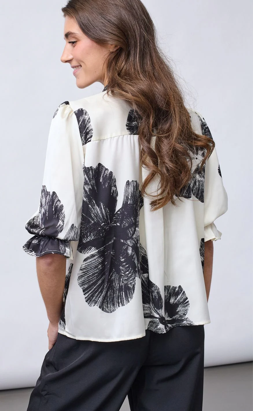Sisters Point Top - VENNY-SS8 - Cream Flower - Image 3